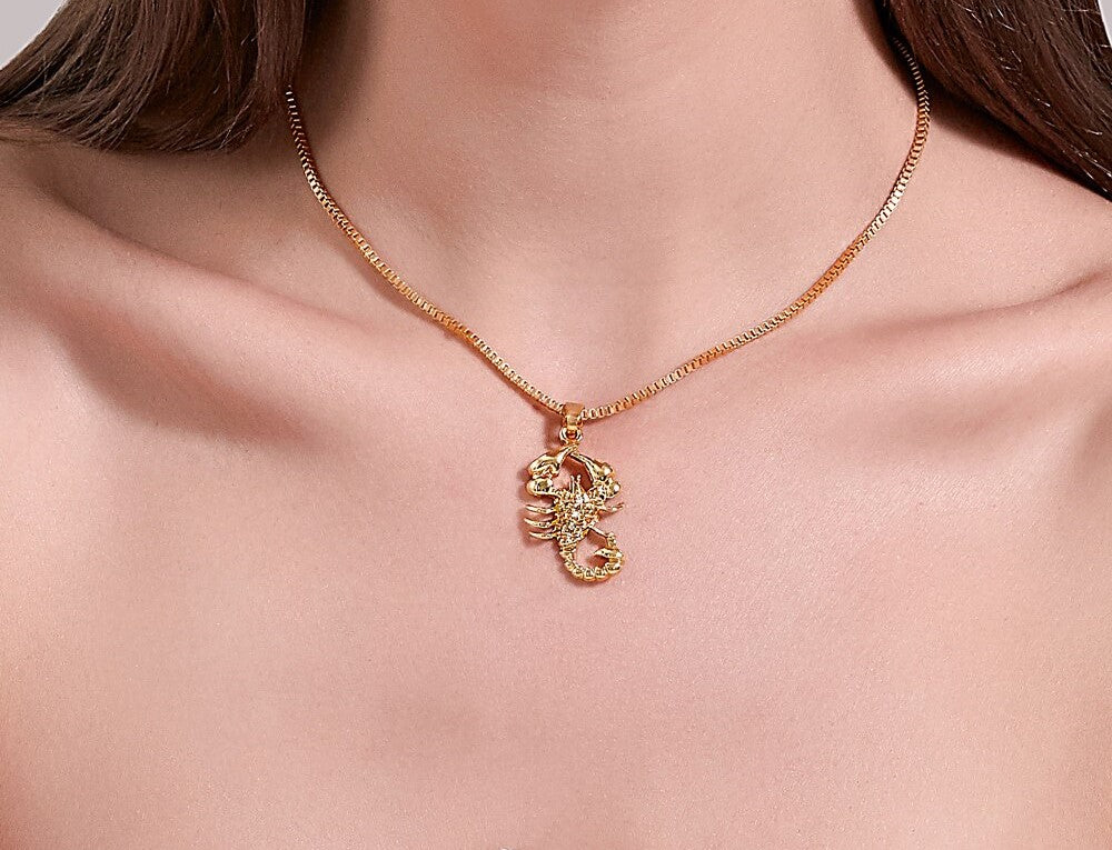 Unisex Gold Crawling Scorpion Pendant Thick Link Chain Necklace